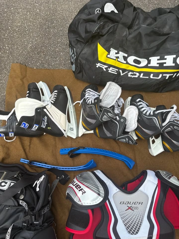Hockey Equipment Lot - Bauer, CCM, Koho Skates (Sizes 3,4,6,9) - photo 5