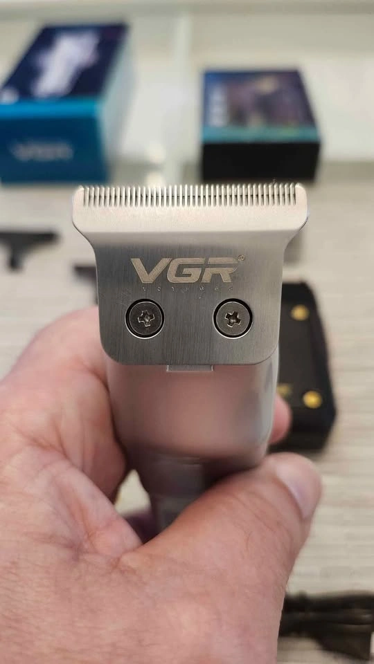 VGR VOYAGER SUPER TRIM PROFESSIONAL TRIMMER & SHAVER SET - photo 5