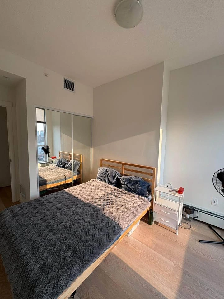 1 Bed 1 Bath - Apartment - photo 3