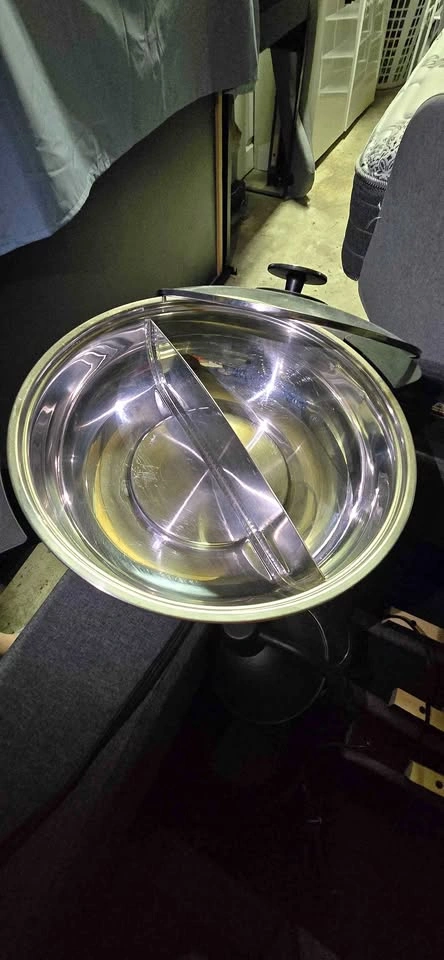 Hot pot with electric base