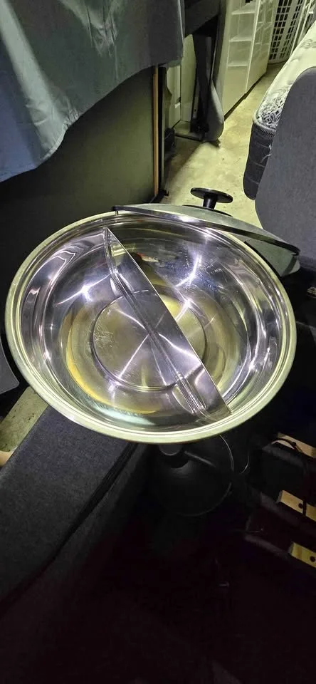 Hot pot with electric base