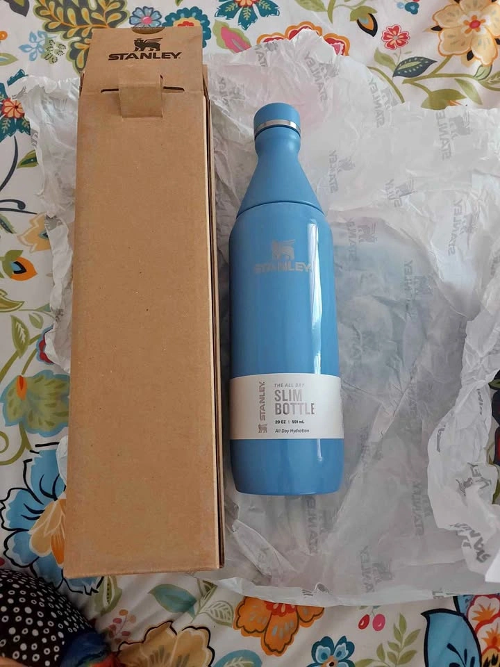 Stanley 20oz all day slim bottle sky blue gloss
