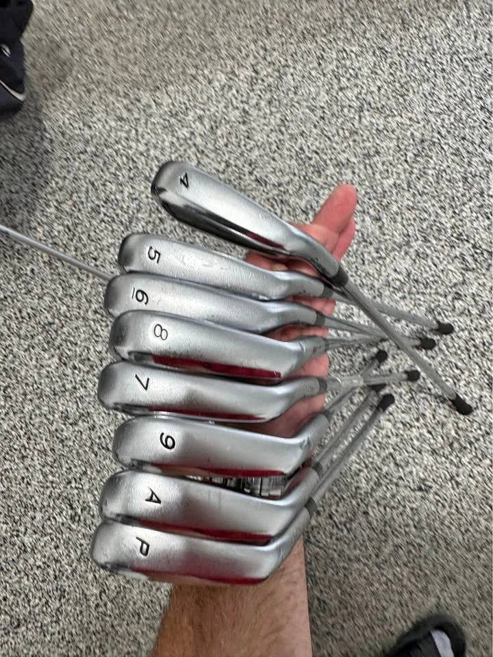 TaylorMade R9 Iron Set