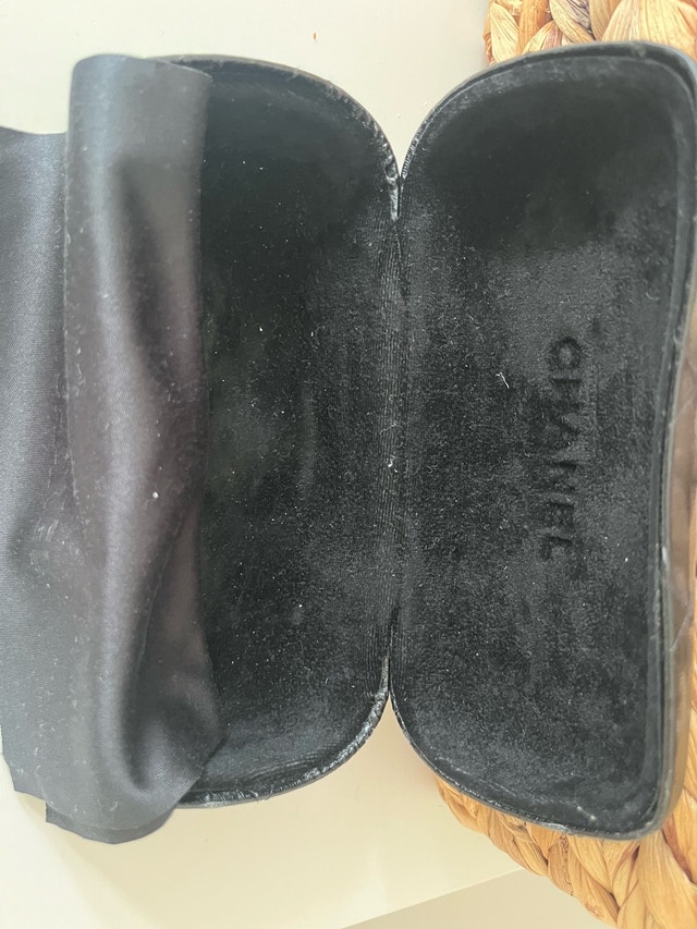 Chanel sunglasses case and tissue - photo 4