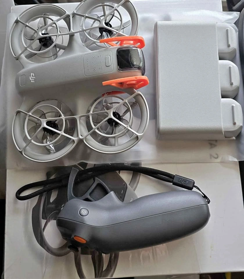 DJI Neo + 3 Batteries + DJI Motion Controller 3 – Like New