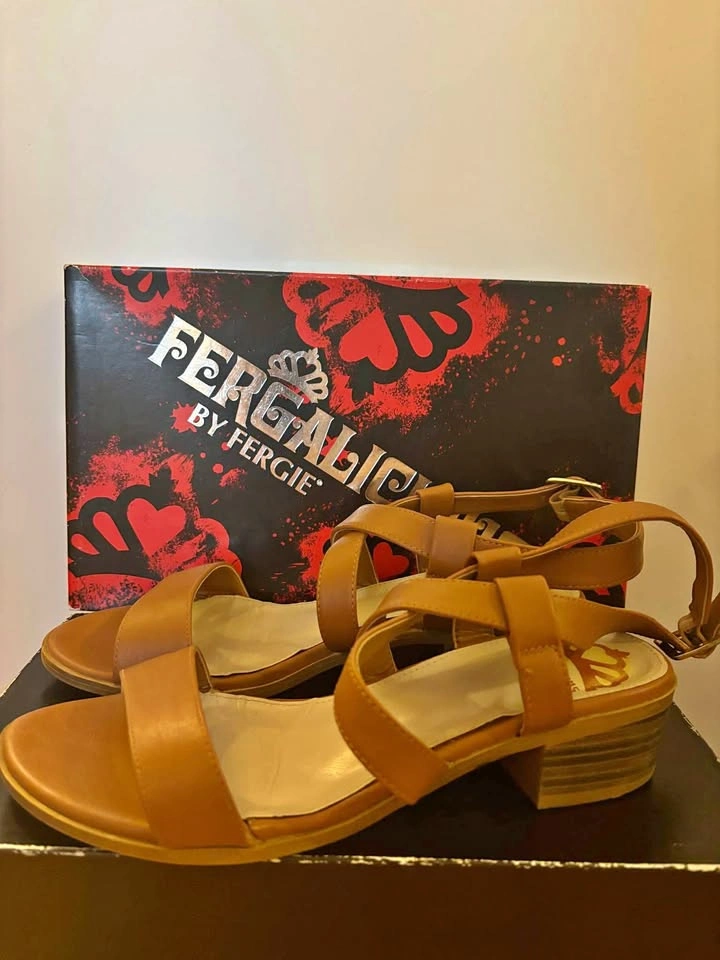 Tan Sandals US 7.5M/9W