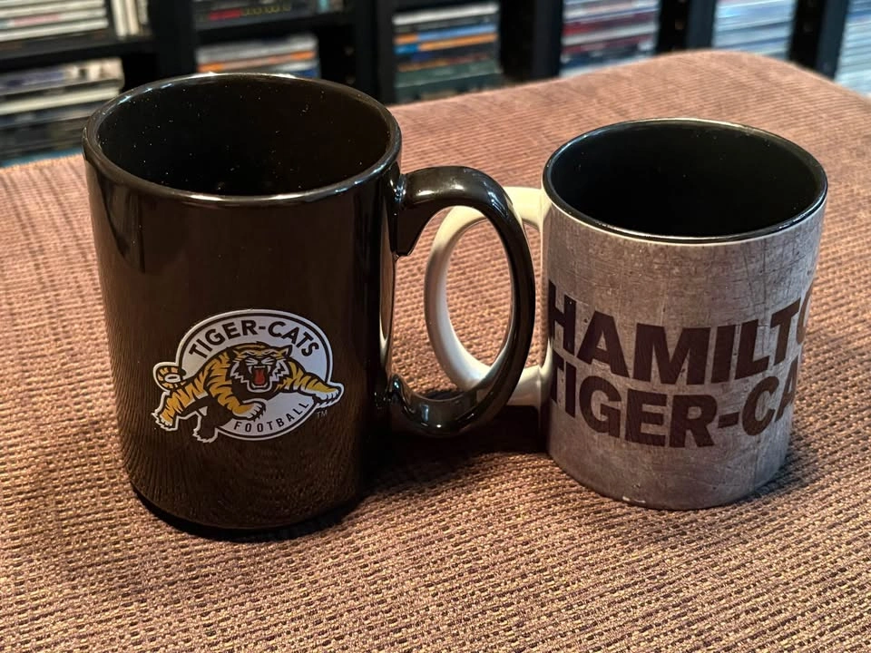 Vintage Hamilton Tiger-Cats Ceramic Coffee Mug Pair - photo 2