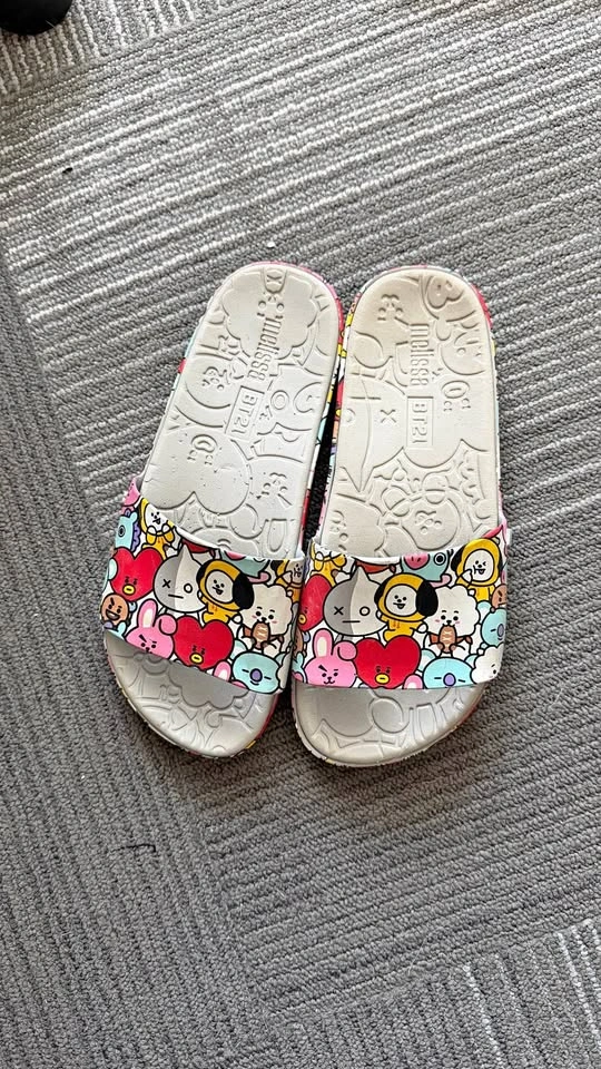 Melissa Beach Slide Next Gen + BT21 slides size 6 women’s
