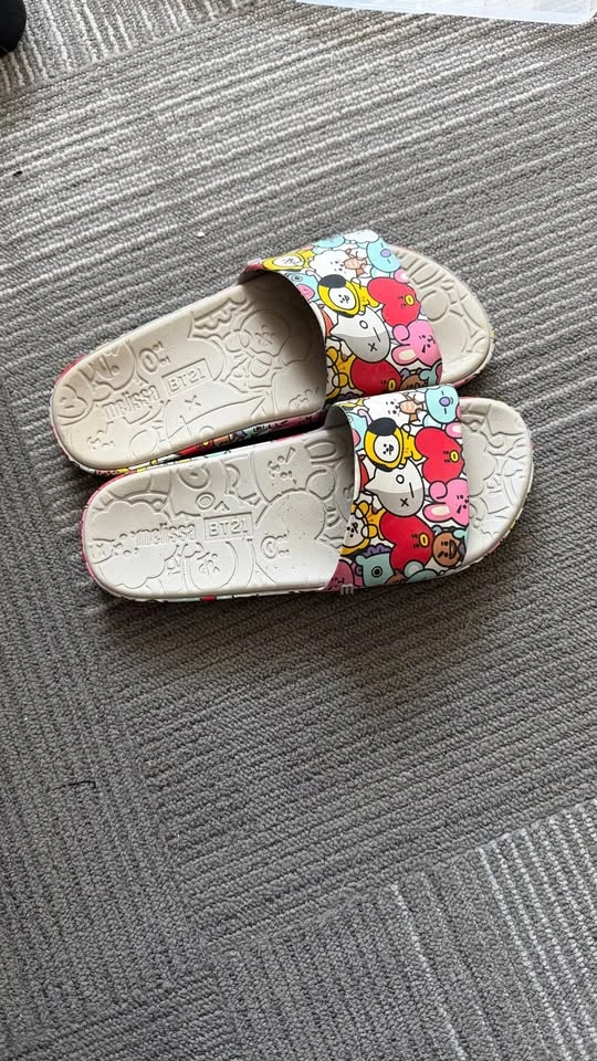 Melissa Beach Slide Next Gen + BT21 slides size 6 women’s - photo 2