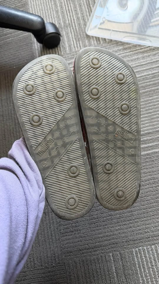 Melissa Beach Slide Next Gen + BT21 slides size 6 women’s - photo 3