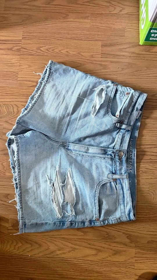 American Eagle High waisted denim shorts - size 12