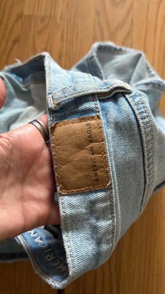 American Eagle High waisted denim shorts - size 12 - photo 4