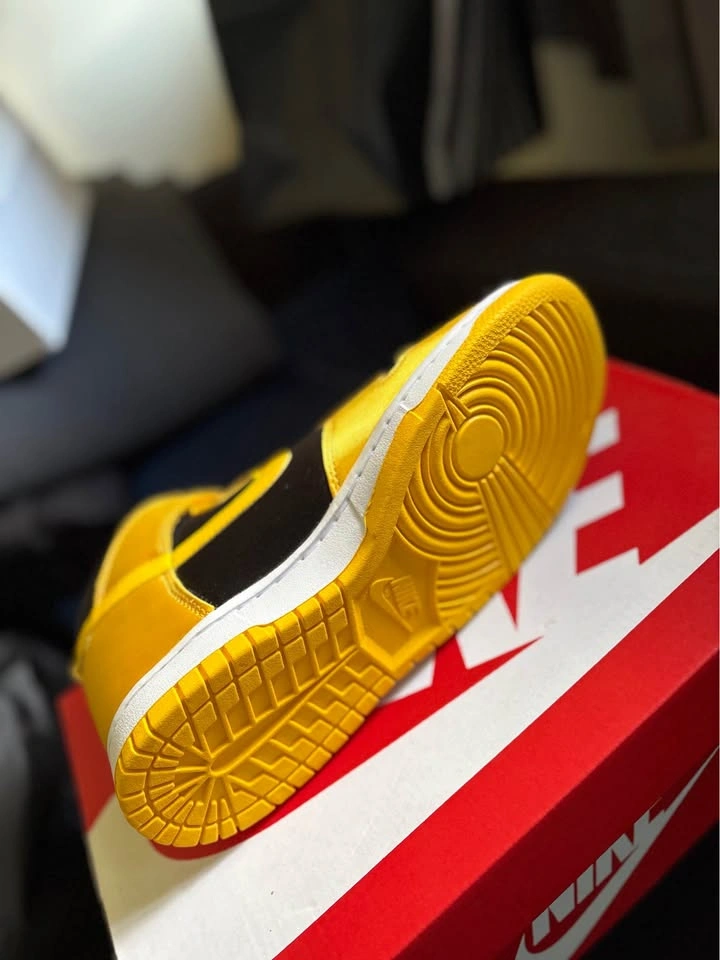 Women’s size 9 black varsity maize - photo 4