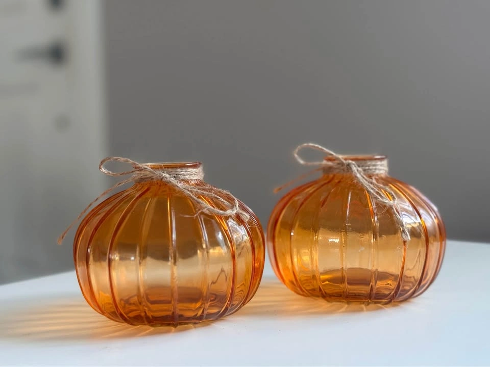 Set of 2 Amber Ribbed Glass Pumpkin Vases - photo 2