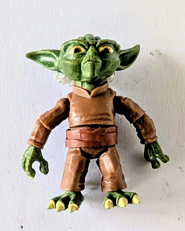 2009 Hasbro Yoda Action Figure #14 Star Wars Clone Wars