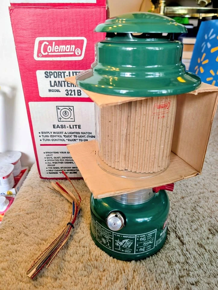 Vintage 1978 Coleman Sport-Lite Lantern Model 321B