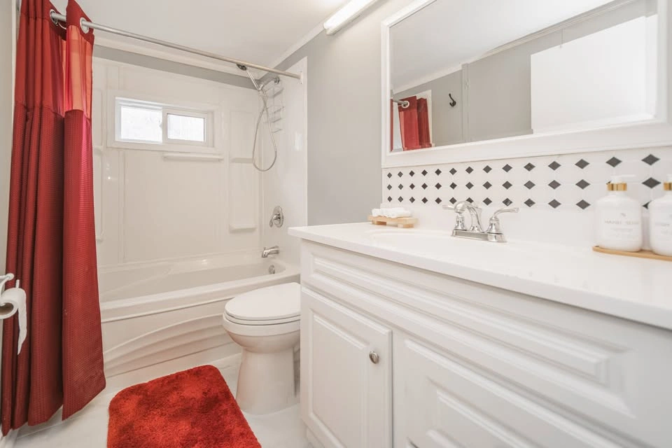3 Bedroom 2 Bathroom Detached House - photo 5