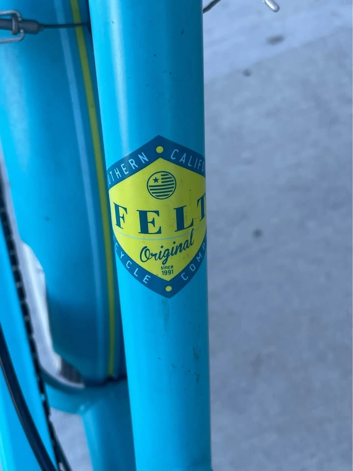 Felt 7-Speed Cruiser Bike – Medium + Accessories - photo 4