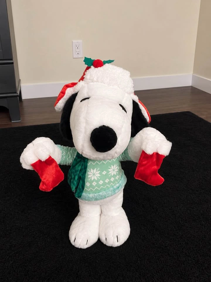 Snoopy Christmas Plush - photo 3