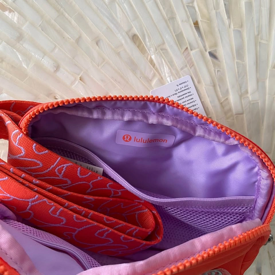 NWT Lululemon Everywhere Belt Bag 1L - photo 3