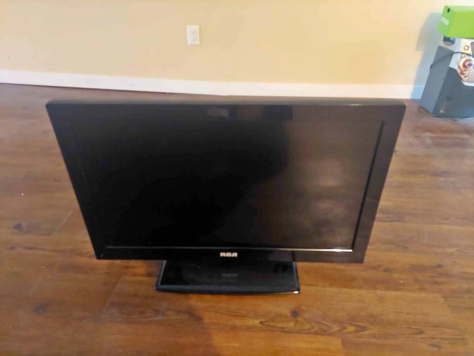 32" RCA LCD TV