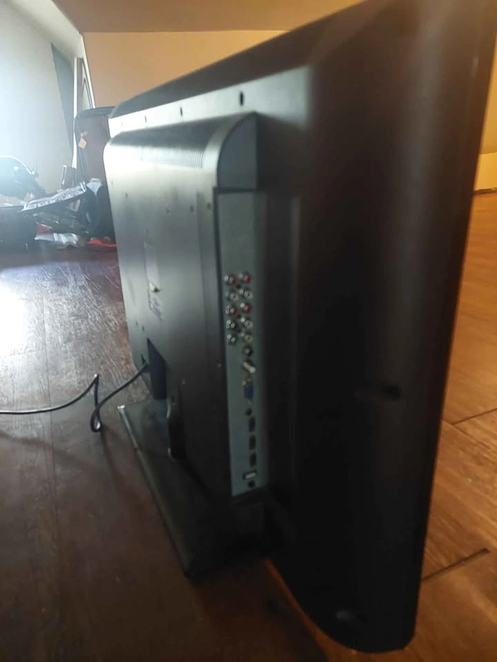 32" RCA LCD TV - photo 2