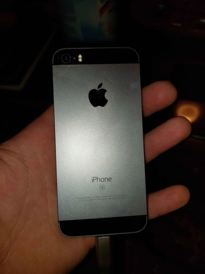 Iphone se gen 1 - photo 2