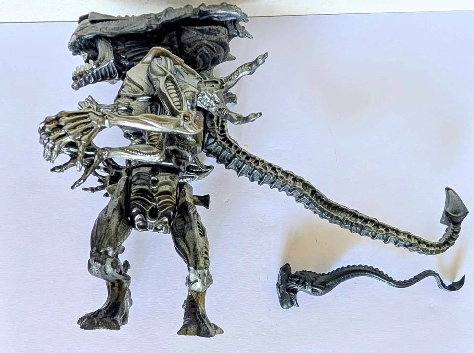 Vintage 1992 Kenner Aliens Deluxe Alien Queen Action Figure
