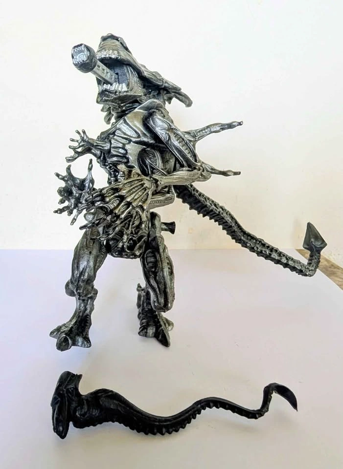 Vintage 1992 Kenner Aliens Deluxe Alien Queen Action Figure - photo 2