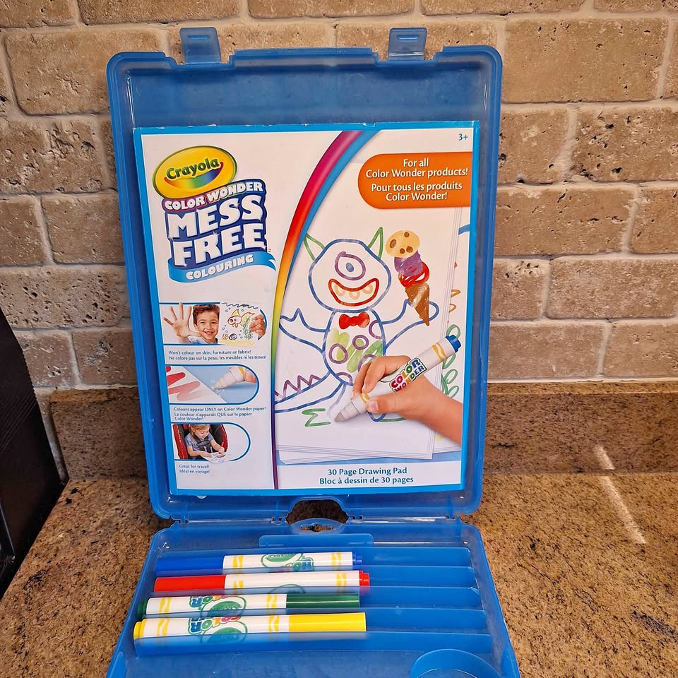 EUC Crayola Color Wonder Stow & Go