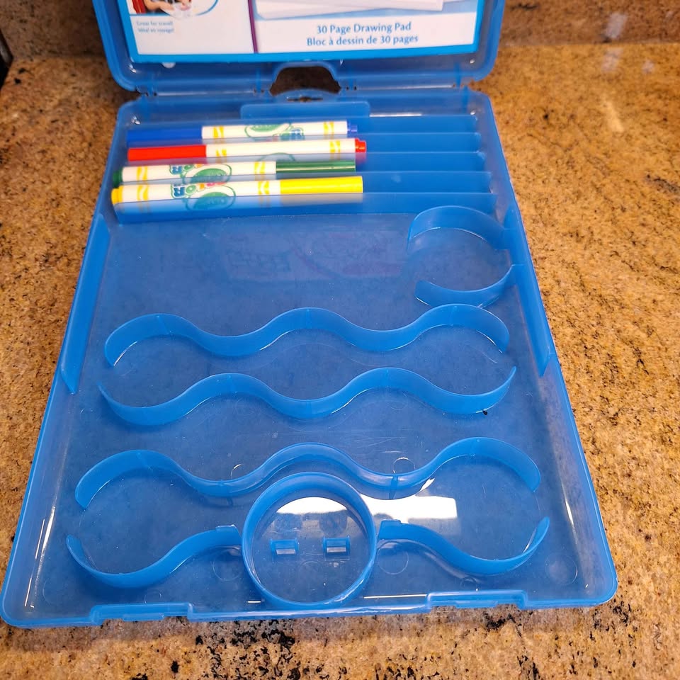 EUC Crayola Color Wonder Stow & Go - photo 2