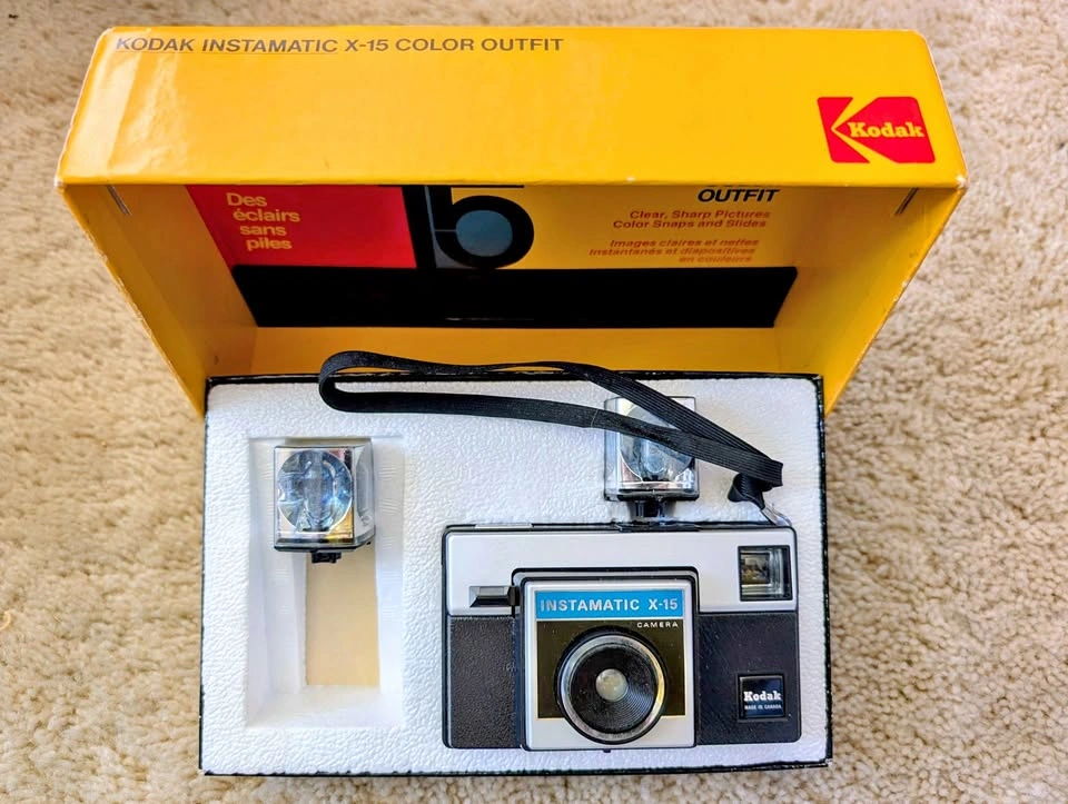 Vintage 1970's Kodak Instamatic X-15 Camera (Rare Made in Canada