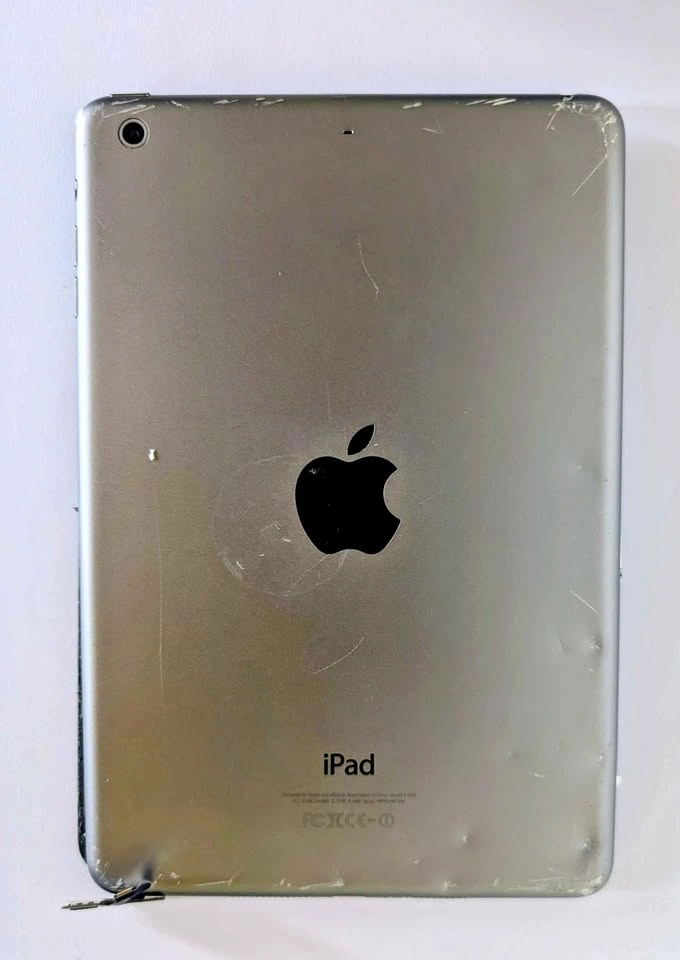 Non Functional iPad Mini 2 A1489