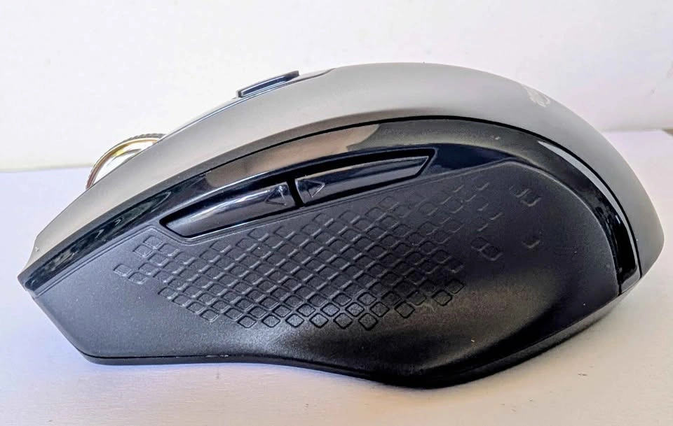 Brand New Sealed Amazon Basics Ergonomic Wireless Mouse - photo 2
