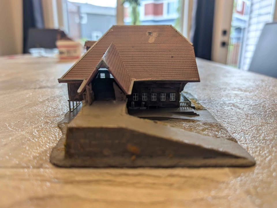 Preassembled Kibri N Scale Bernesse Mittleland Farmhouse - photo 3
