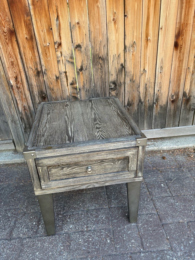 Ashley Rustic End Table with Built-in Charging Station - photo 4