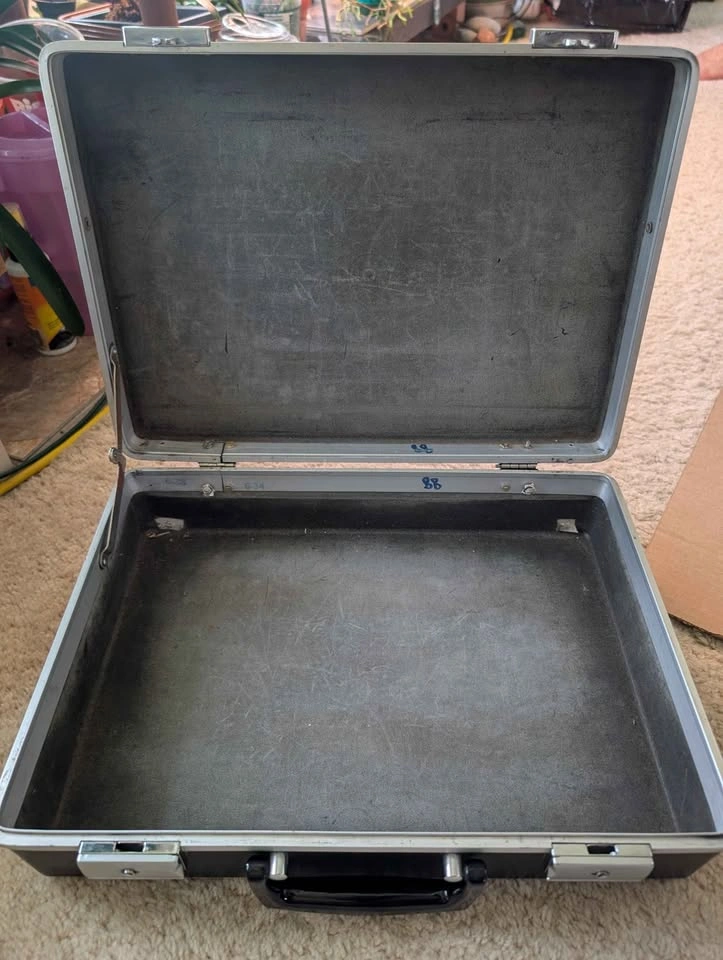 Vintage Hard-shell Attache Case with Premium Hinomoto Latches - photo 5