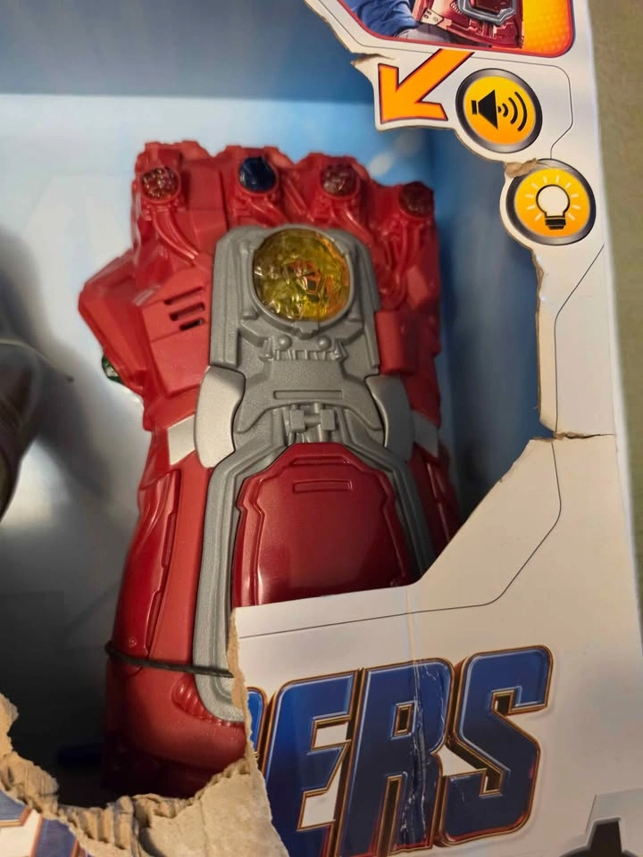 NIB Marvel Avengers: Endgame Hulk figure with electronic Infinit - photo 2