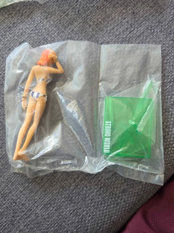 Bandai One Piece Figures Lot - Strong World Movie - photo 2
