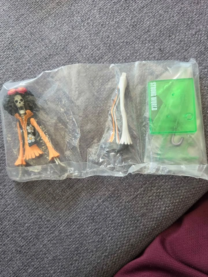 Bandai One Piece Figures Lot - Strong World Movie - photo 5