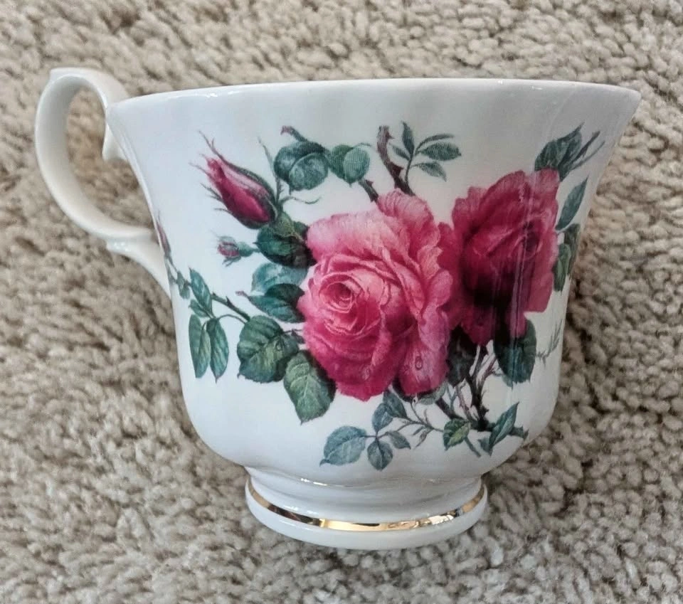 Vintage English Rose Roy Kirkham Roses Tea Cup and Saucer Set - photo 2