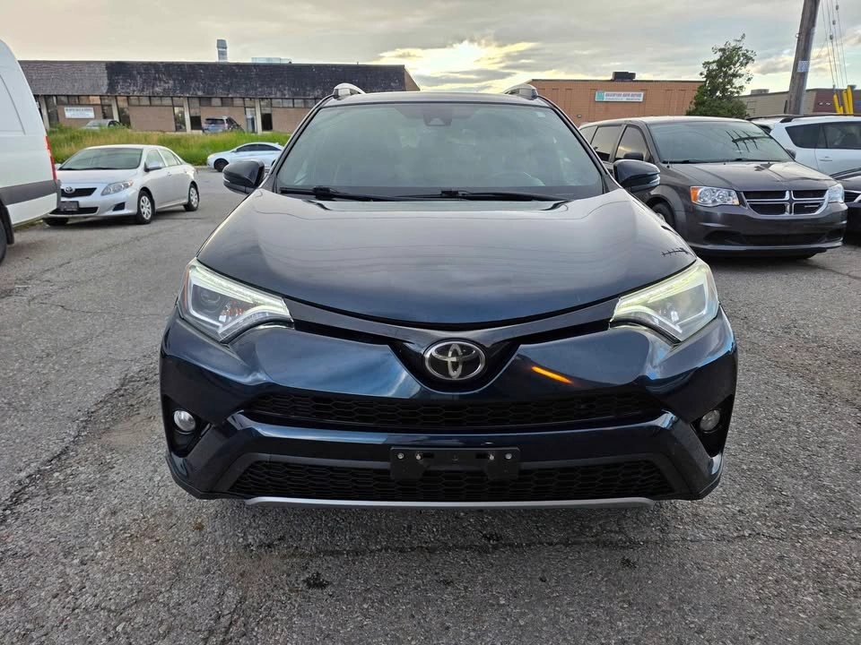 2017 Toyota RAV4 - photo 2