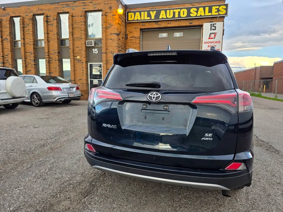2017 Toyota RAV4 - photo 4