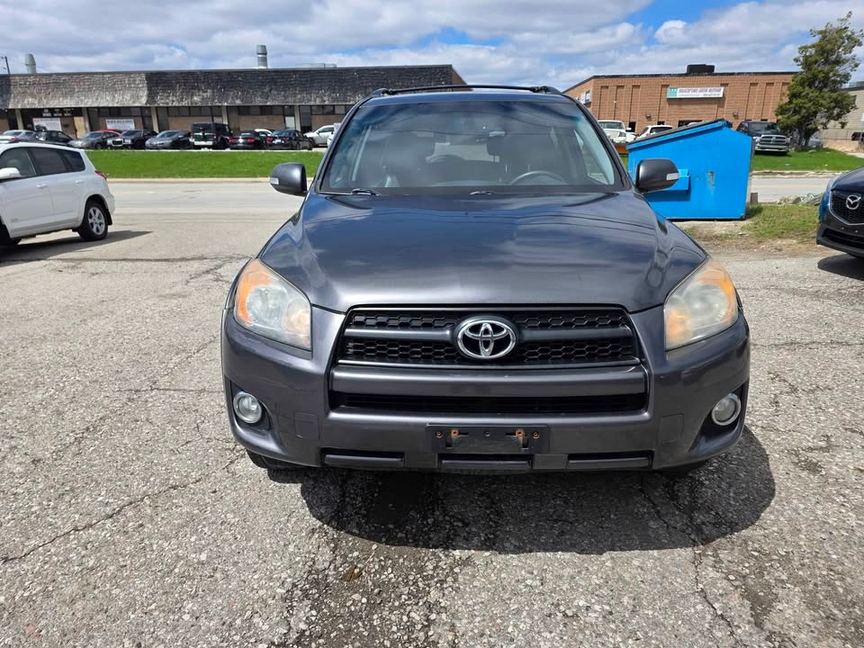 2011 Toyota RAV4 - photo 2