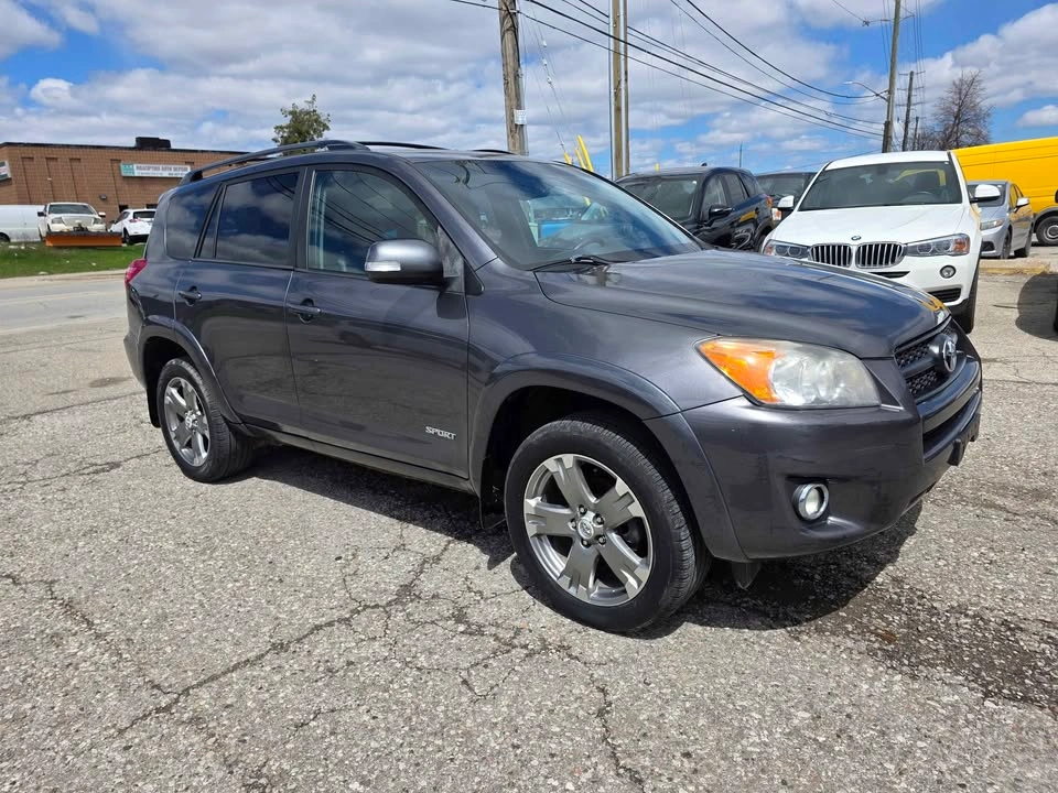 2011 Toyota RAV4 - photo 3