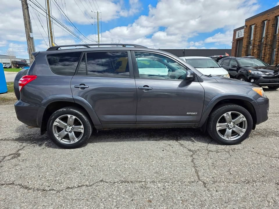 2011 Toyota RAV4 - photo 4
