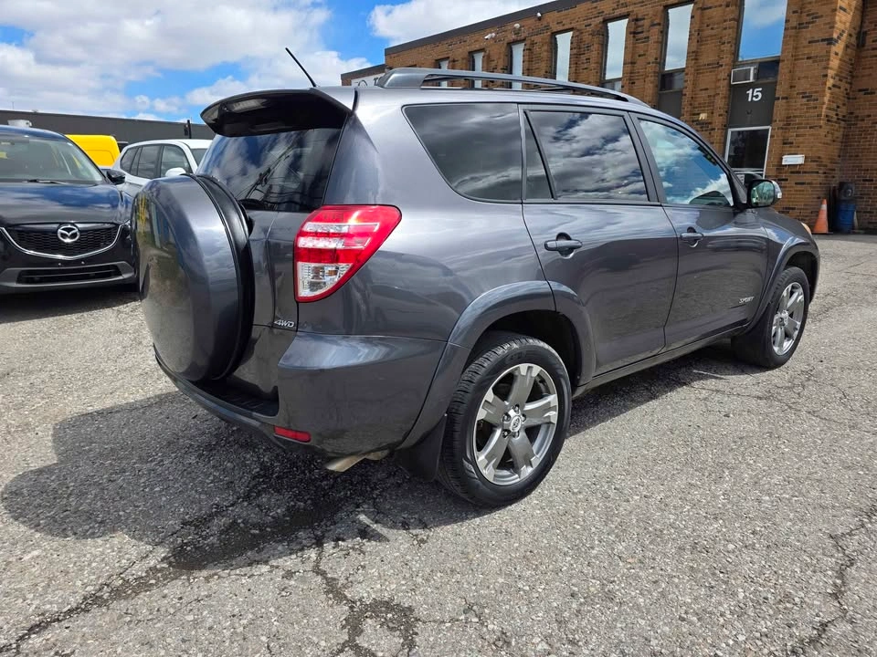 2011 Toyota RAV4 - photo 5