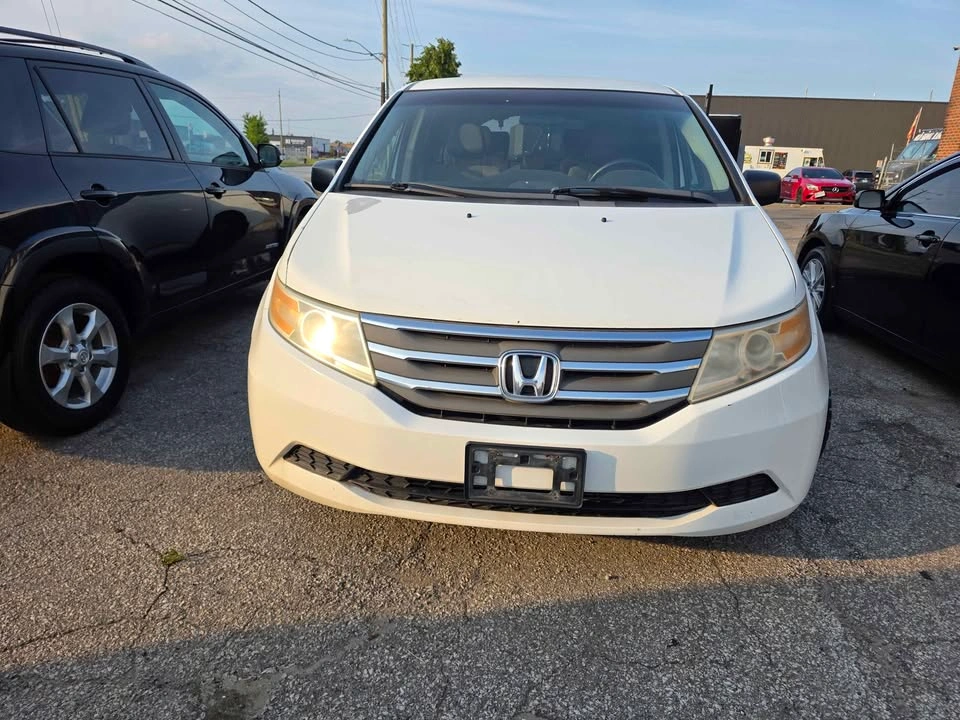 2011 Honda Odyssey - photo 2