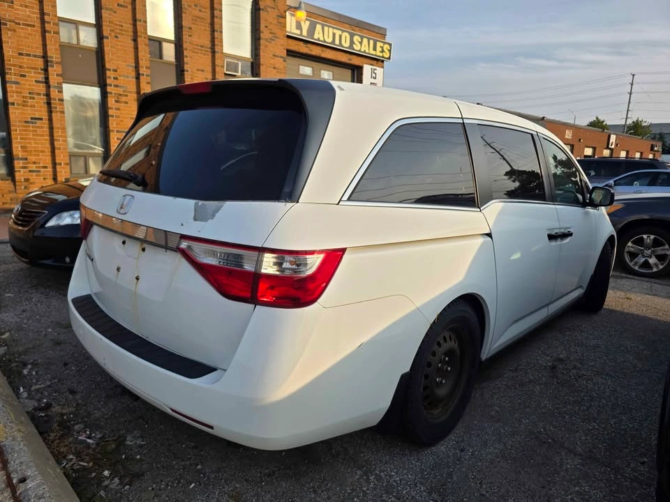 2011 Honda Odyssey - photo 4