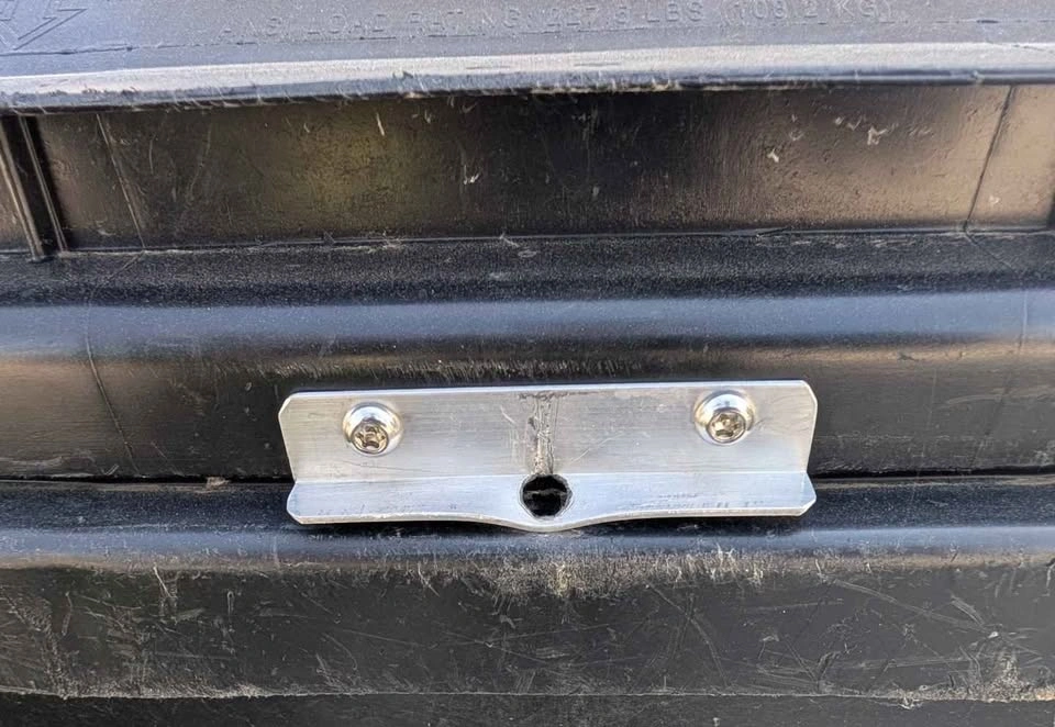 Aluminum Brackets for Securing City Garbage Bins - photo 2
